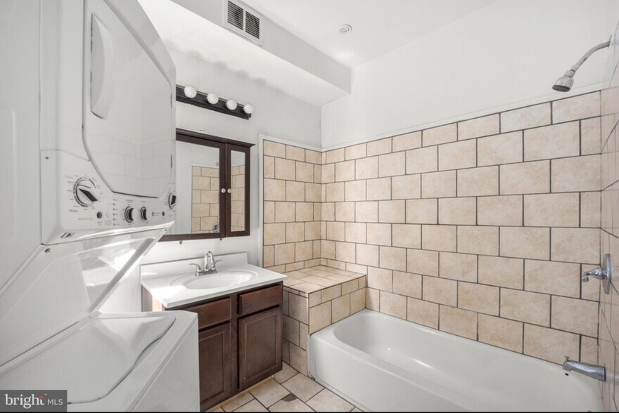 Building Photo - 5106 Parkside Ave