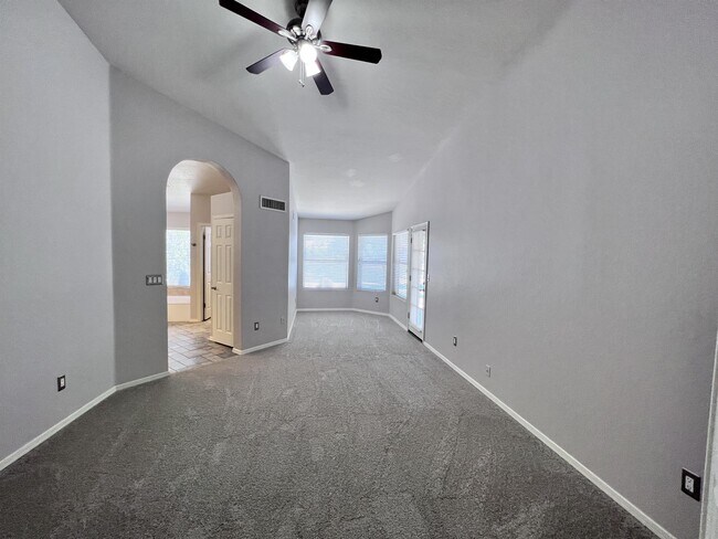 Building Photo - 6933 W Sack Dr