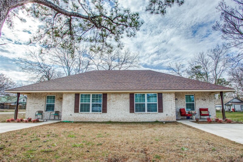 Primary Photo - 712 Seven Oaks Rd