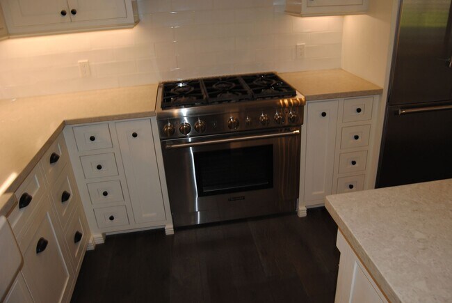 Building Photo - 7112 Darrin Ave