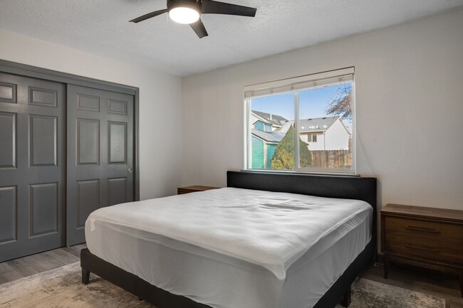 Building Photo - Furnished 3-Bedroom Home with Fenced Yard - Pet Friendly