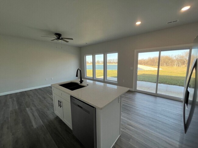 Building Photo - 77 SE 361st Rd