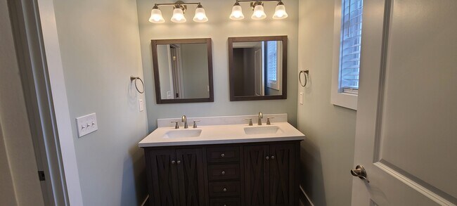 Building Photo - 570 Old US Hwy 70