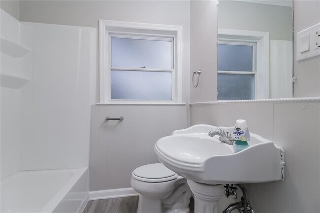 Building Photo - 5963 Bamboo Dr