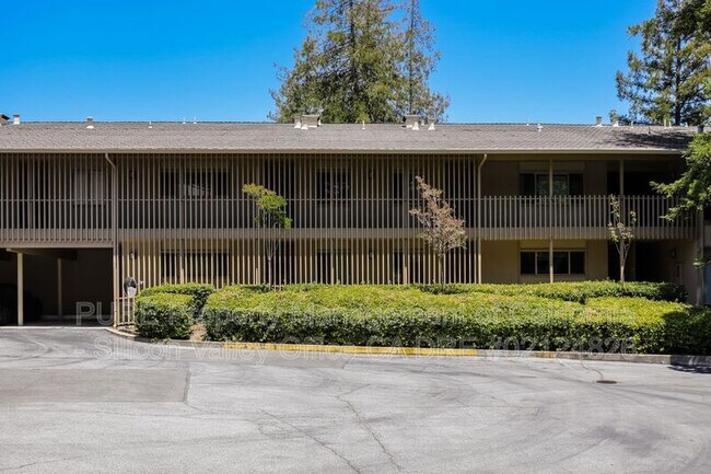 Building Photo - 2315 Eastridge Ave