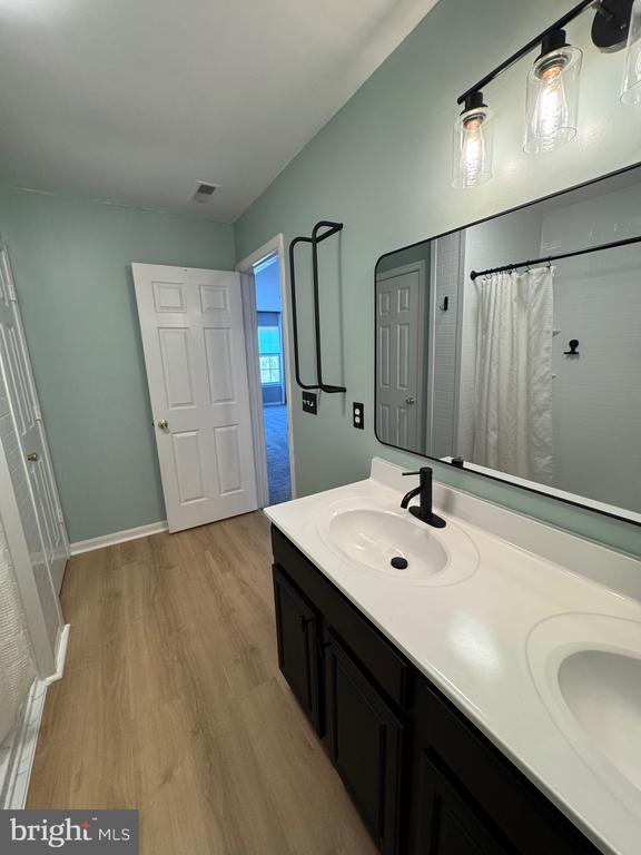 Building Photo - 1402 Blue Heron Dr