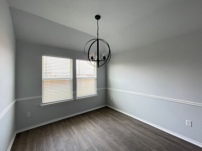 Building Photo - 808 Hickok Dr