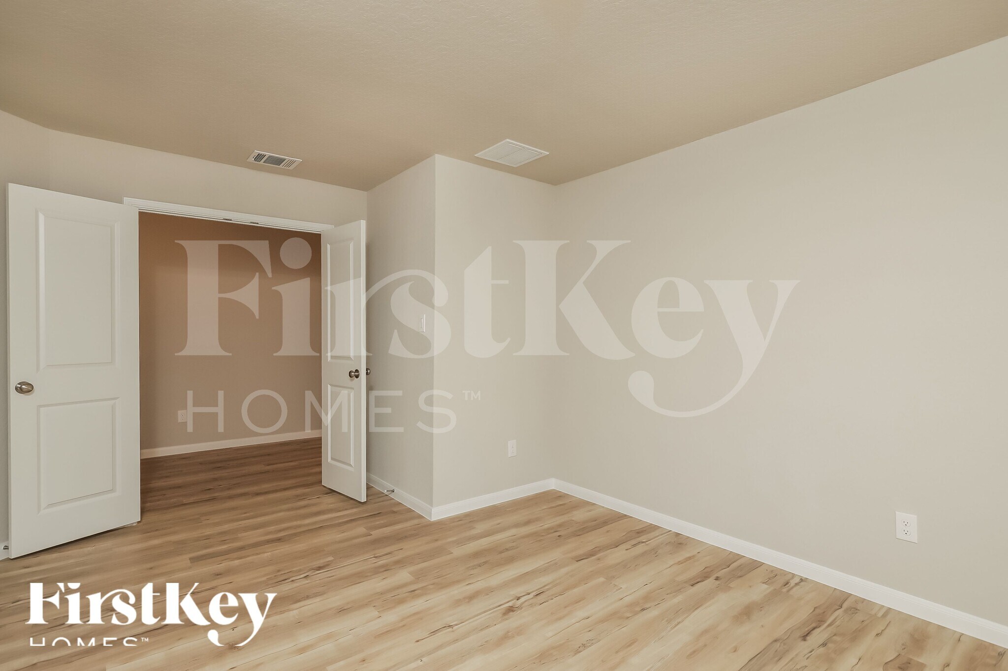 Building Photo - 9984 Sarrebourg St