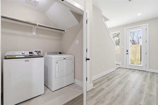 Building Photo - 9 Wellford St