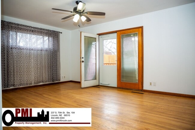 Building Photo - 3 Bedroom and 1.5 bathroom House for rent