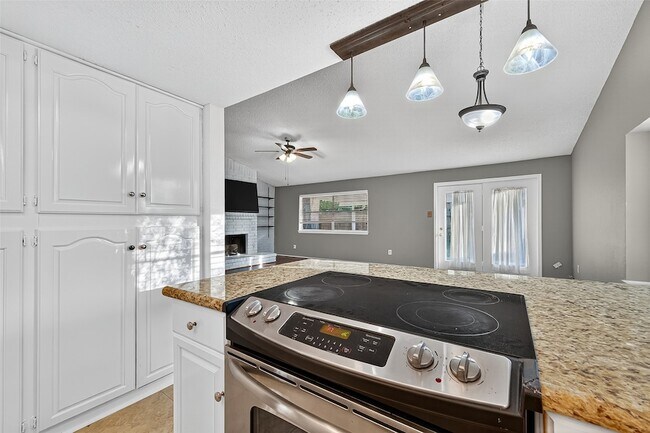 Building Photo - 16355 Sierra Grande Dr