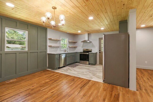 Building Photo - 614 Holland Ct SW