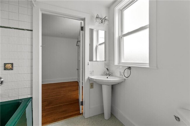 Building Photo - 41 Freeborn St