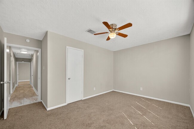 Building Photo - 11447 Kirkvalley Dr