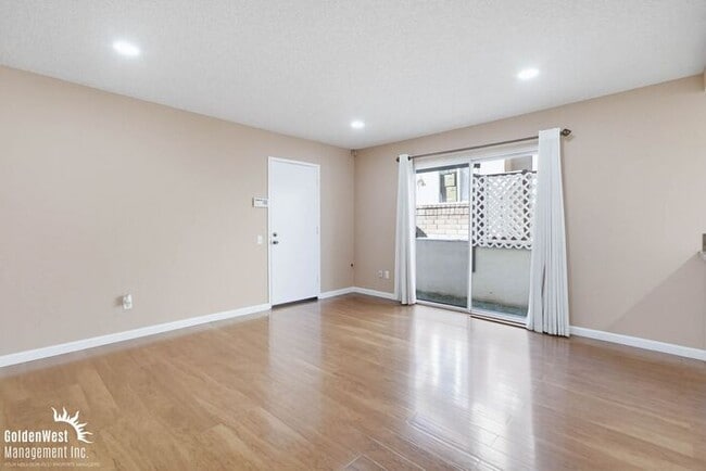 Building Photo - Beautiful 3Bdm 2Ba Home with Scenic Views in Rancho Peñasquitos!