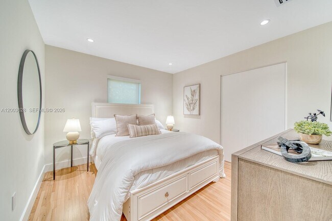 Building Photo - 1940 SW 32nd Pl