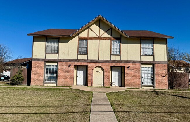 Building Photo - 4503 Westcliff Rd