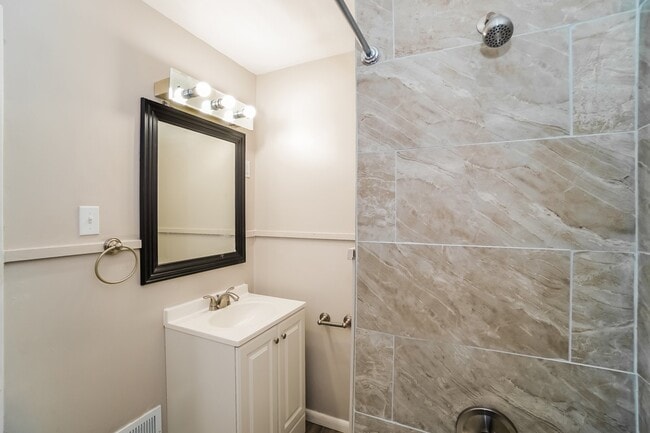 Building Photo - 3606 Leybourn Ave
