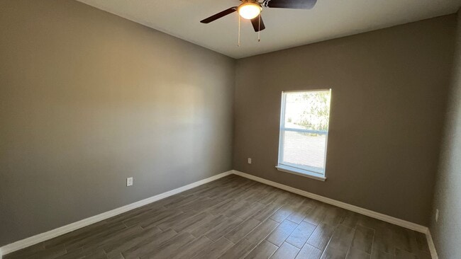 Building Photo - Spacious 3BD/2BA Palm Bay Home – Modern Comfort & Great Location!