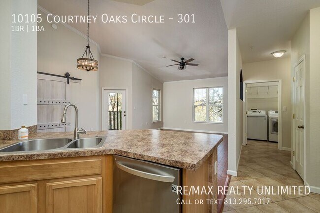 Building Photo - 10105 Courtney Oaks Cir
