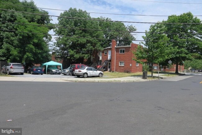 Building Photo - 1495 Bangor St SE