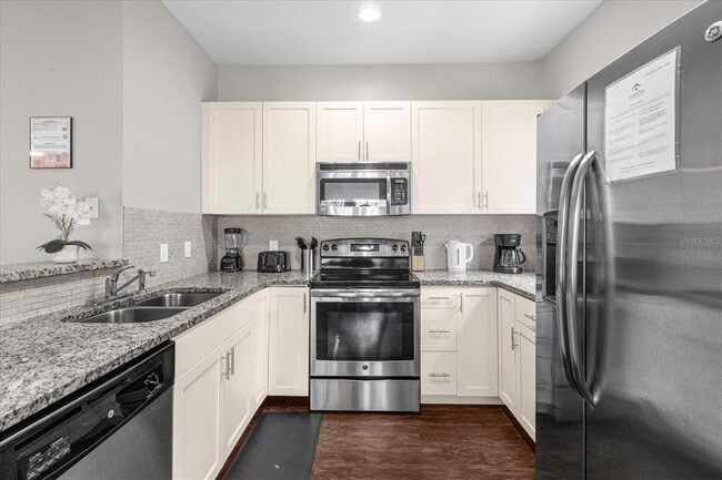 Building Photo - 5350 Diplomat Ct