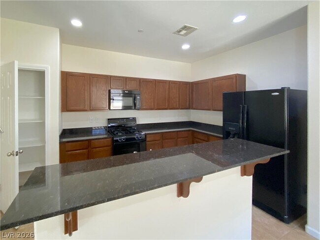 Building Photo - 1000 Aspen Cliff Dr