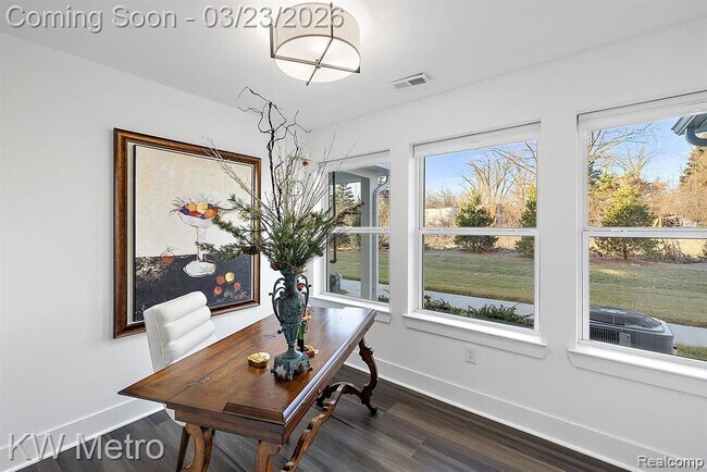 Building Photo - 5931 Stella Dr