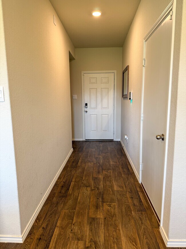 Building Photo - 541 Chaco Lp