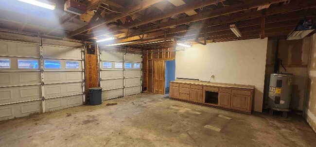 Building Photo - 200 Poinsetta Ln