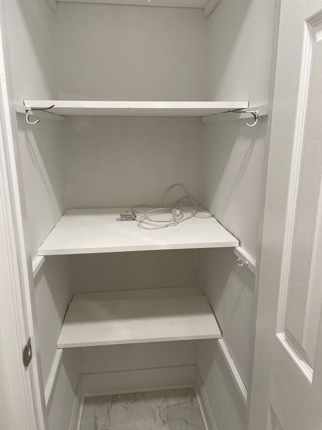 Building Photo - 4 BR 3 BA house on corner lot