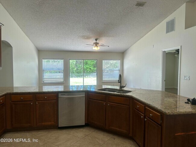 Building Photo - 13735 Devan Lee Dr E