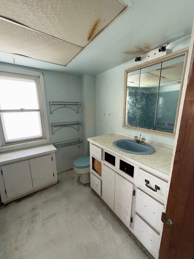 Building Photo - 111 E Livingston Dr