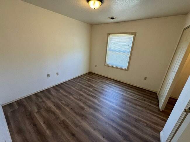Building Photo - 2 bedroom one bath at Cedar Hills in Ozark...