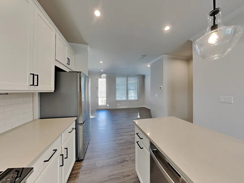 Kitchen/ Living Space - 2643 Creekside Dr NW