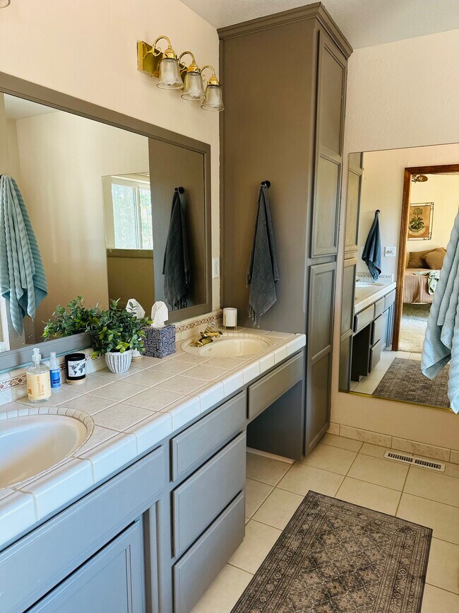 Building Photo - 22689 Cedar Pines Ave