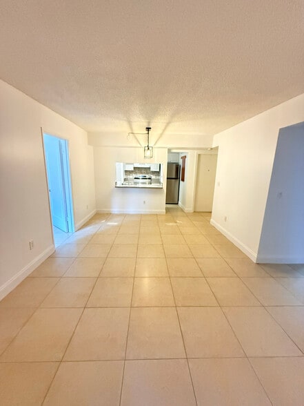 Building Photo - 9720 Hammocks Blvd