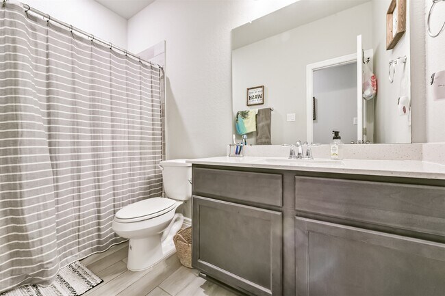 Building Photo - 123 Buttonwood Ct