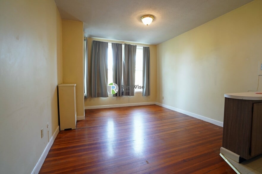 Building Photo - 1132 Commonwealth Ave