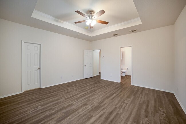 Building Photo - 27110 Saddlefoot Way