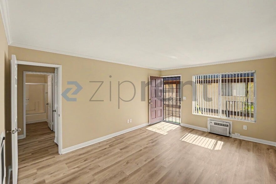 Building Photo - Unit 9