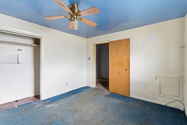 Building Photo - 502 64th St