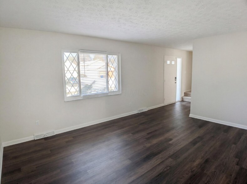 Building Photo - 6571 Schenk Ave