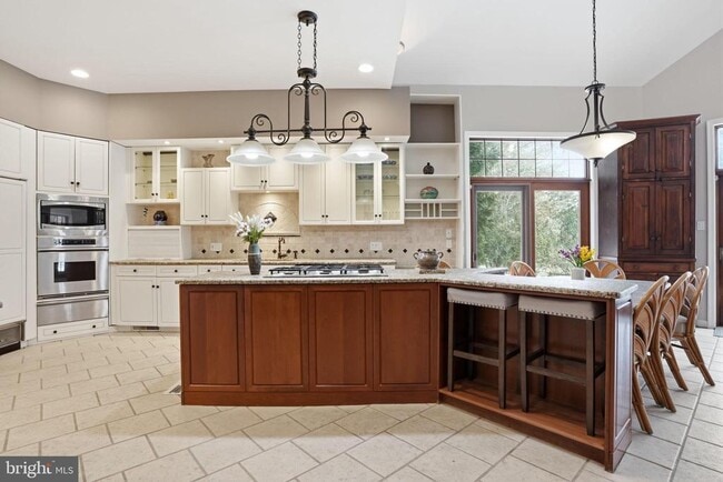 Building Photo - 244 Mathers Rd