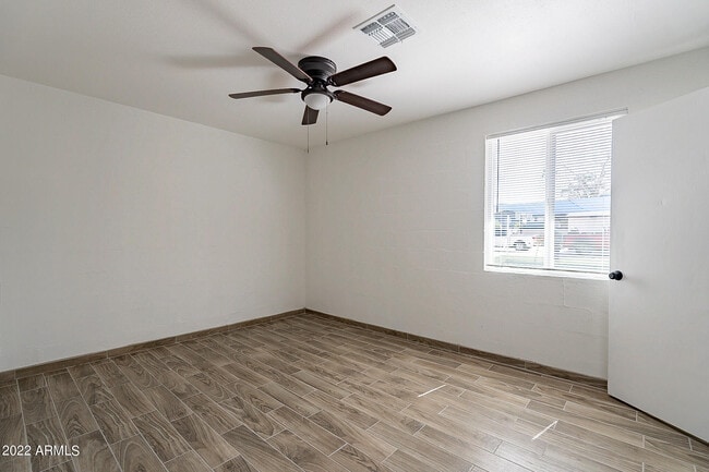 Building Photo - 37 E El Parque Dr