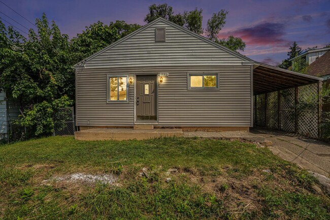 Primary Photo - 3 Bedroom, 2 Bath Home in Grand Rapids! Av...