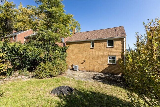 Building Photo - 2982 Kestner Ave