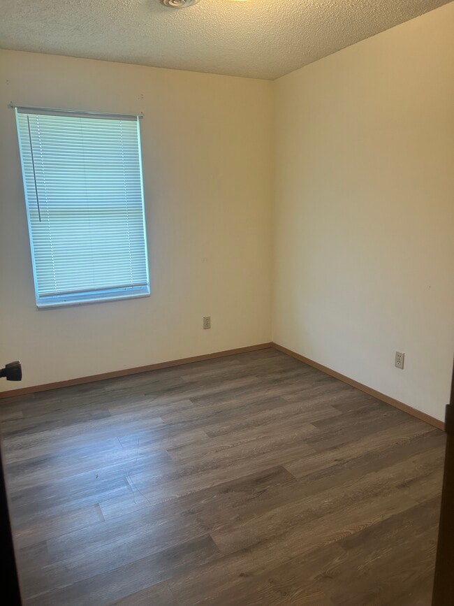 Building Photo - 110 Daleview Dr