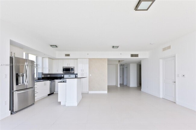 Building Photo - 7900 Harbor Island Dr