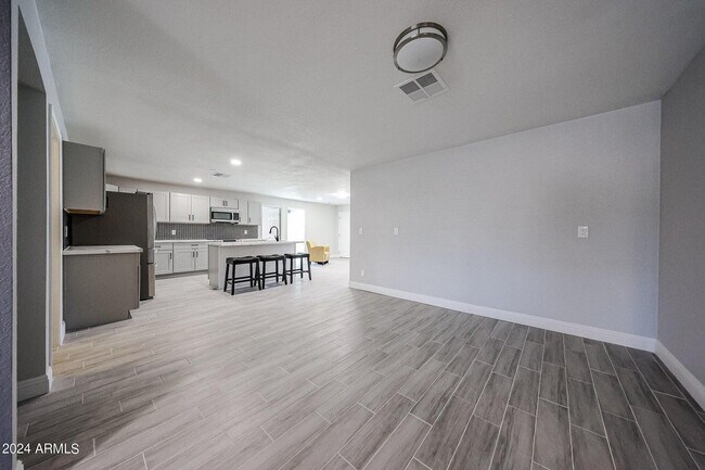 Building Photo - 11207 S Iroquois Dr